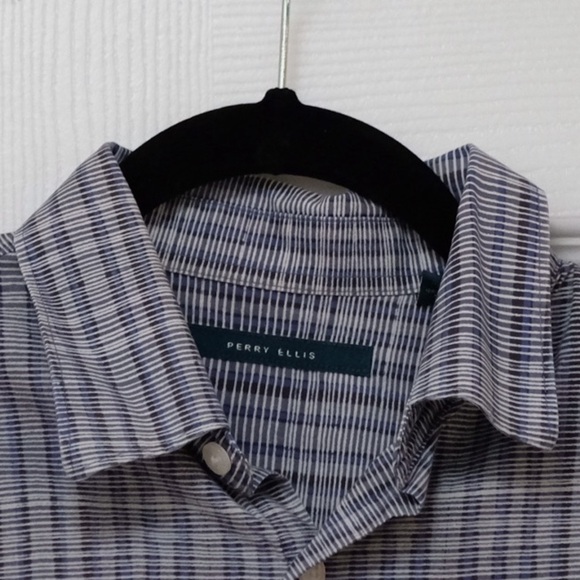 Perry Ellis Button down size small - Picture 4 of 5